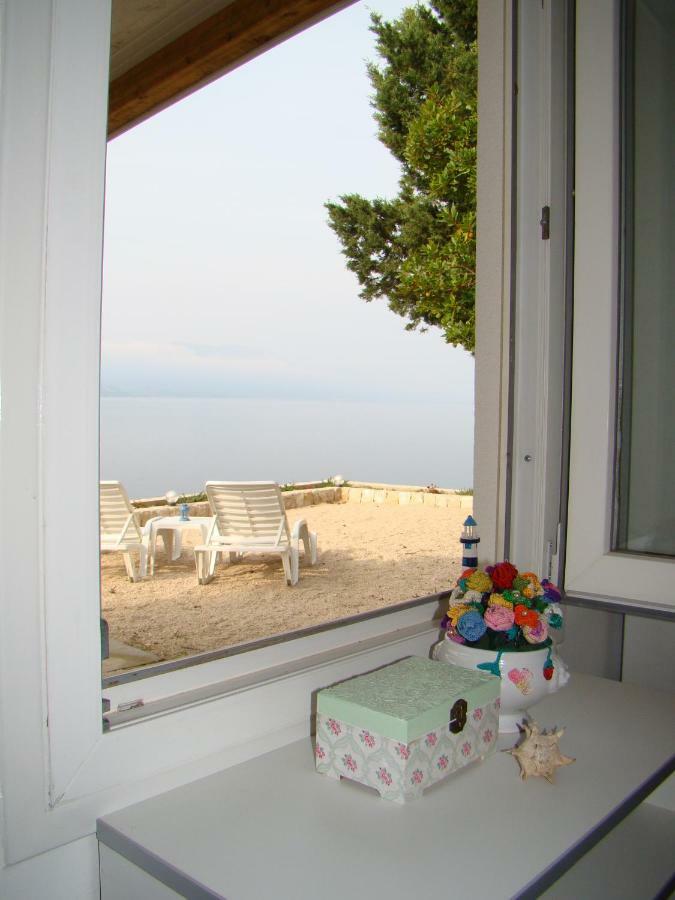 Magical House On The Beach Apartment